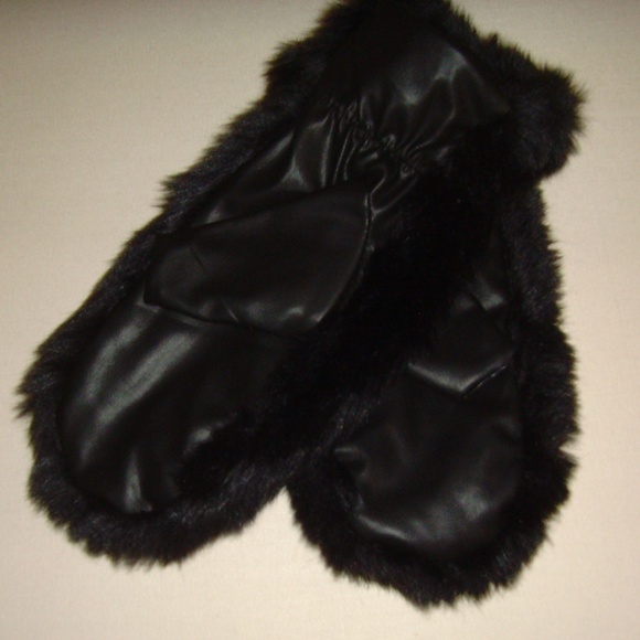 Free Press Faux Fur Black Mittens - NEW - Picture 6 of 9